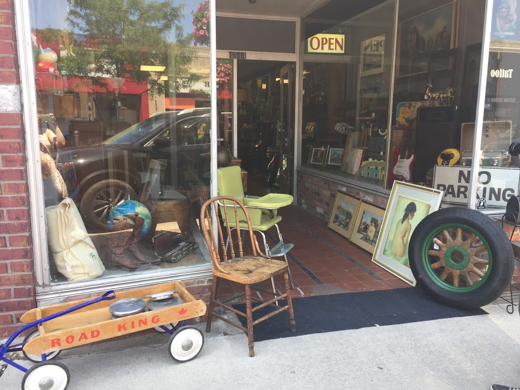 The White Whale | 4544 Queen St, Niagara Falls, ON L2E 6X5, Canada | Phone: (905) 321-1788