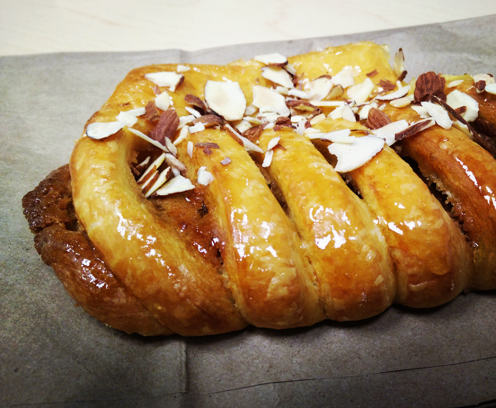 Tre Rose Bakery | 2098 Kipling Ave, Etobicoke, ON M9W 4K5, Canada | Phone: (416) 747-5343