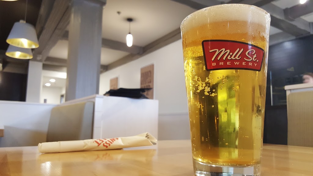 Swiss Chalet | 540 Montréal Rd, Ottawa, ON K1K 0T9, Canada | Phone: (613) 746-1777