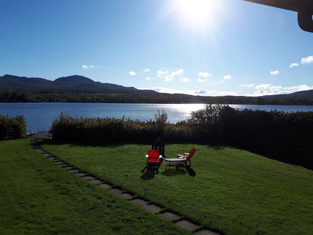 Le chalet rose | 170 Chemin du Lac-dArgent, Eastman, QC J0E 1P0, Canada | Phone: (514) 910-3861