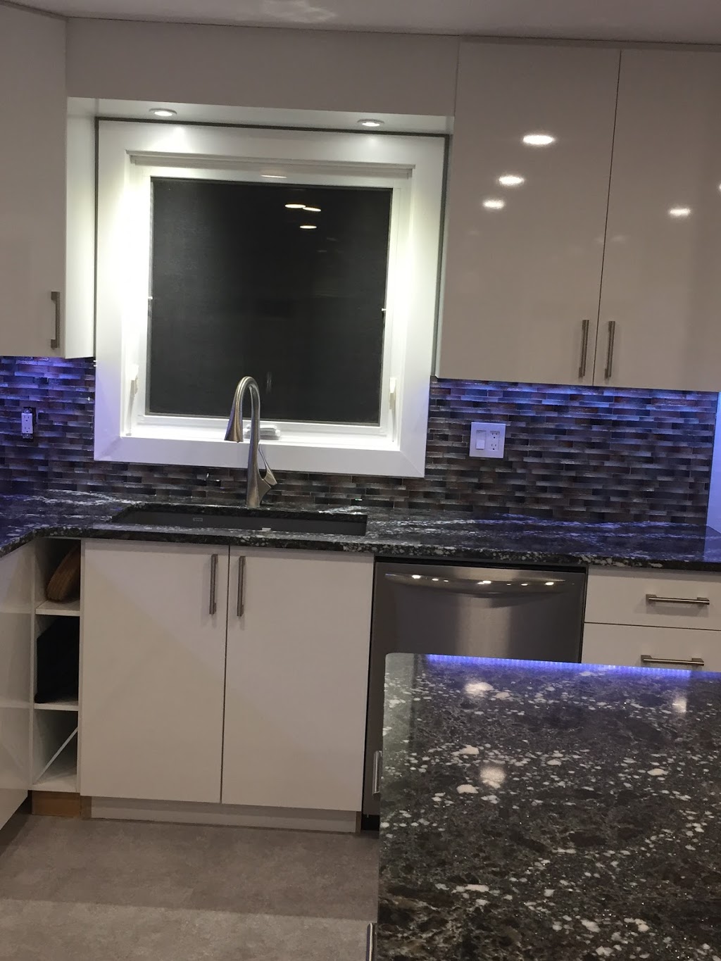 Madaflo Craftman | 10526 106 Ave, Morinville, AB T8R 0C9, Canada | Phone: (780) 263-0631