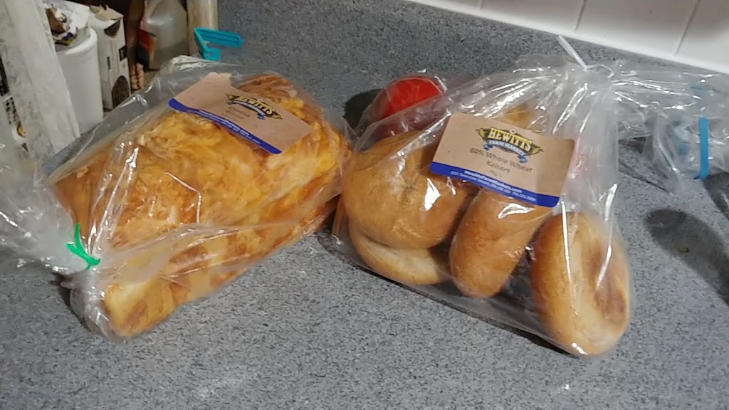 Hewitts Farm Market & Bakery | 3331 Town Line, Coldwater, ON L0K 1E0, Canada | Phone: (705) 325-3000