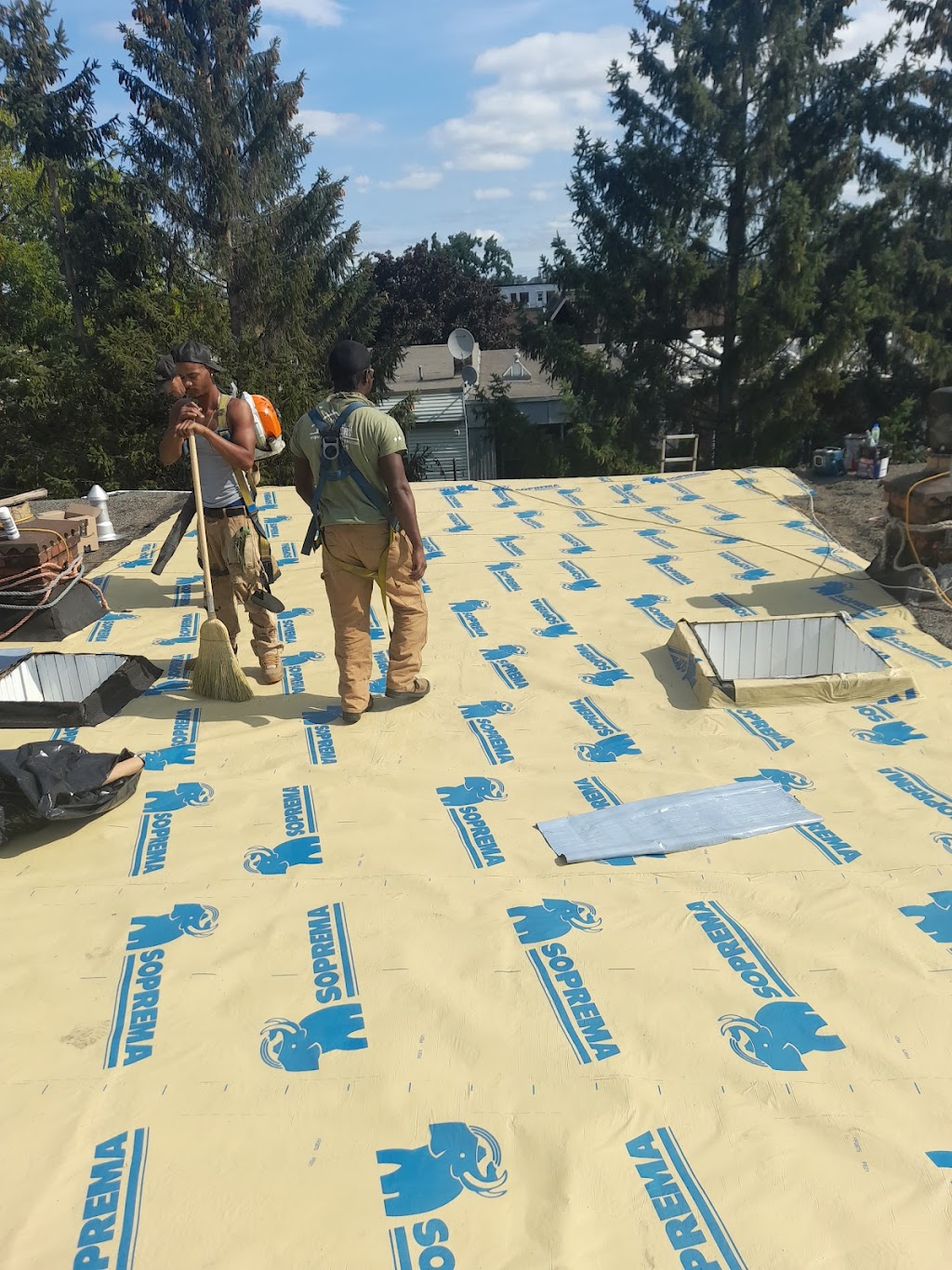 MONTREAL ROOFERS | 164 Av. Seigniory, Pointe-Claire, QC H9R 1K1, Canada | Phone: (514) 497-8337