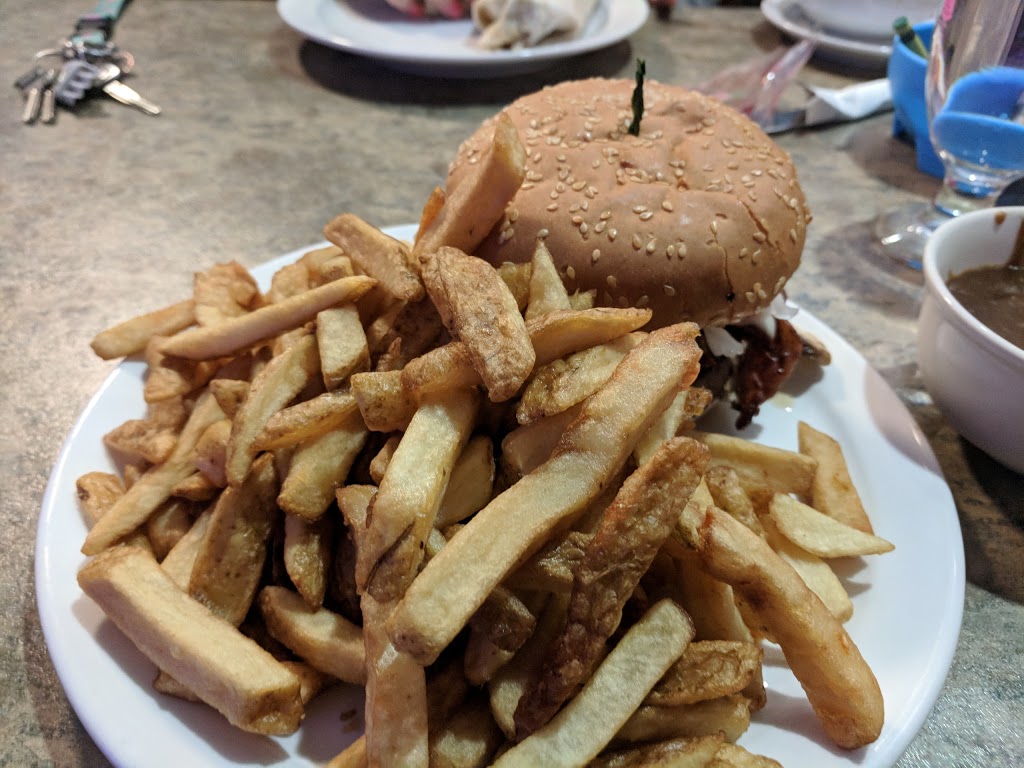 Blue Star Restaurant | 676 King St, Welland, ON L3B 3L1, Canada | Phone: (905) 732-2459