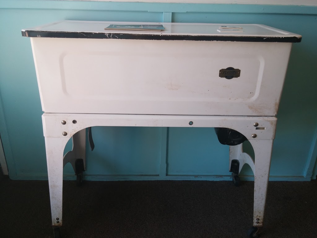 M&M Laundry Basket | 190 Simcoe Ave, Keswick, ON L4P 2H7, Canada | Phone: (905) 476-7055