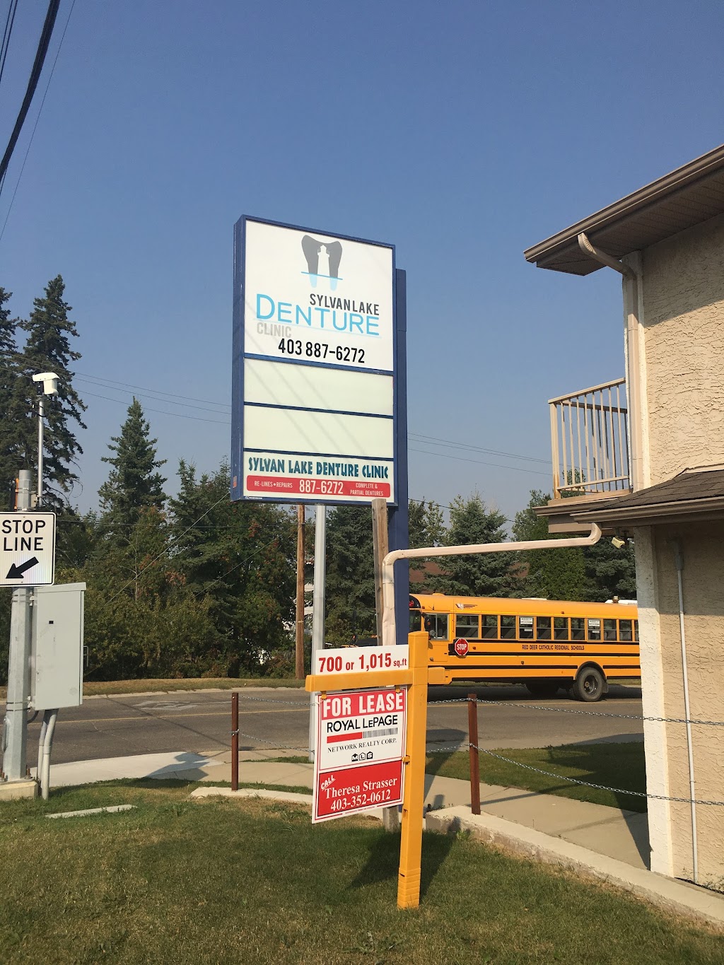 Sylvan Lake Denture Clinic Ltd | 4920 45 Ave, Sylvan Lake, AB T4S 1J9, Canada | Phone: (403) 887-6272