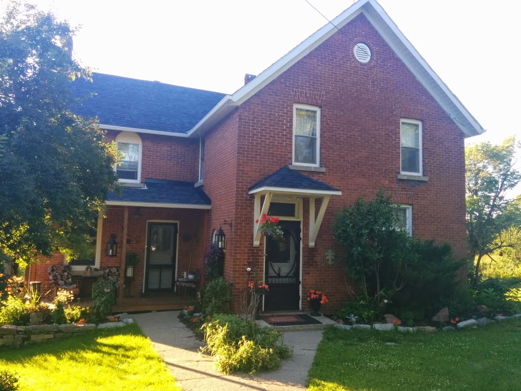Lauras Bed & Breakfast | 2904 Cloggs Rd, Westbrook, ON K7P 2Z1, Canada | Phone: (800) 613-1507