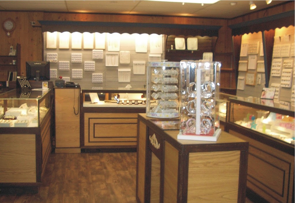 Bijouterie St-Arneault | 1362 Rue dActon, Acton Vale, QC J0H 1A0, Canada | Phone: (450) 546-2493