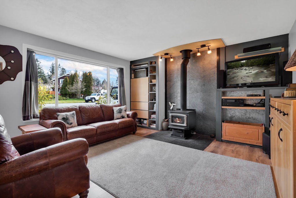 Dean Thompson Personal Real Estate Corporation | 282 Anderton Rd, Comox, BC V9M 1Y2, Canada | Phone: (250) 898-4777