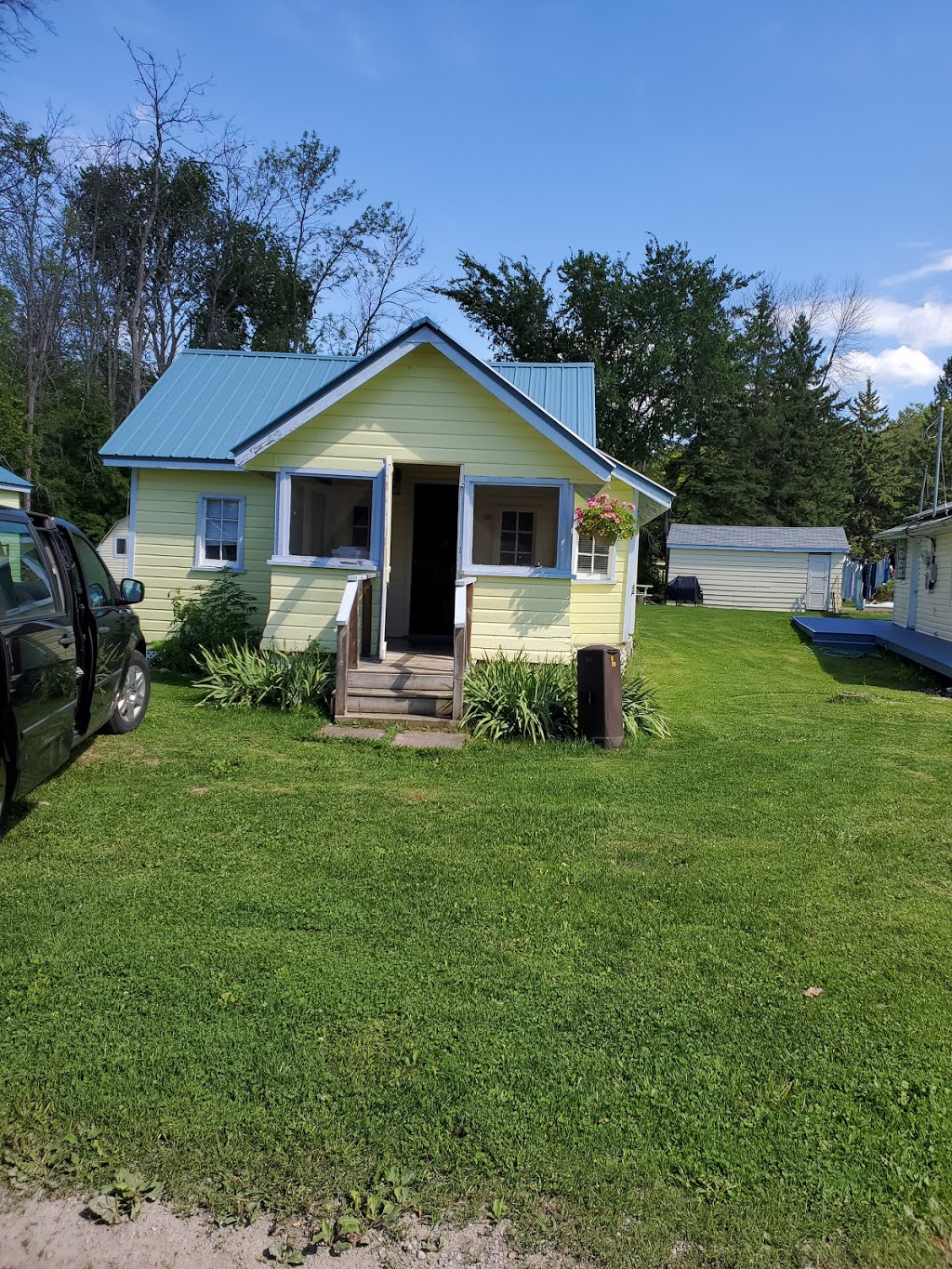 Parkview Cottages | 10 Alexander Ave, Dunsford, ON K0M 1L0, Canada | Phone: (416) 556-5768