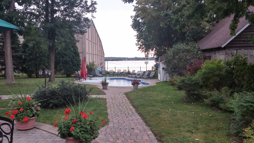 Auberge Gîte Le FleurvilB & B | 635 Rue des Ursulines, Trois-Rivières, QC G9A 5B3, Canada | Phone: (819) 372-5195