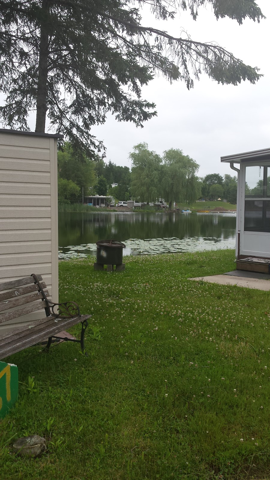 Hillside Lake Park | 673 Brant-Waterloo Rd, Ayr, ON N0B 1E0, Canada | Phone: (519) 632-7572