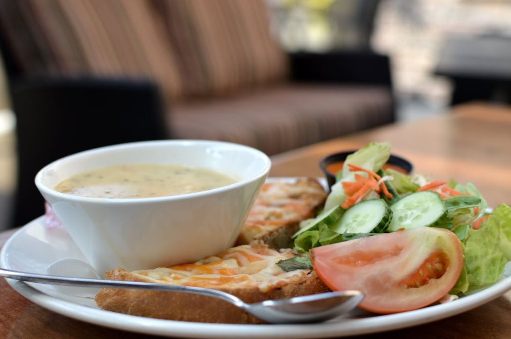 Smittys Restaurant Henderson | 1919 Henderson Hwy, Winnipeg, MB R2G 1P4, Canada | Phone: (204) 334-1162