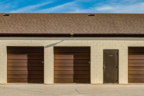 Mini Mall Storage | 302 105 Street East, Saskatoon, SK S7N 1Z3, Canada | Phone: (306) 477-2666