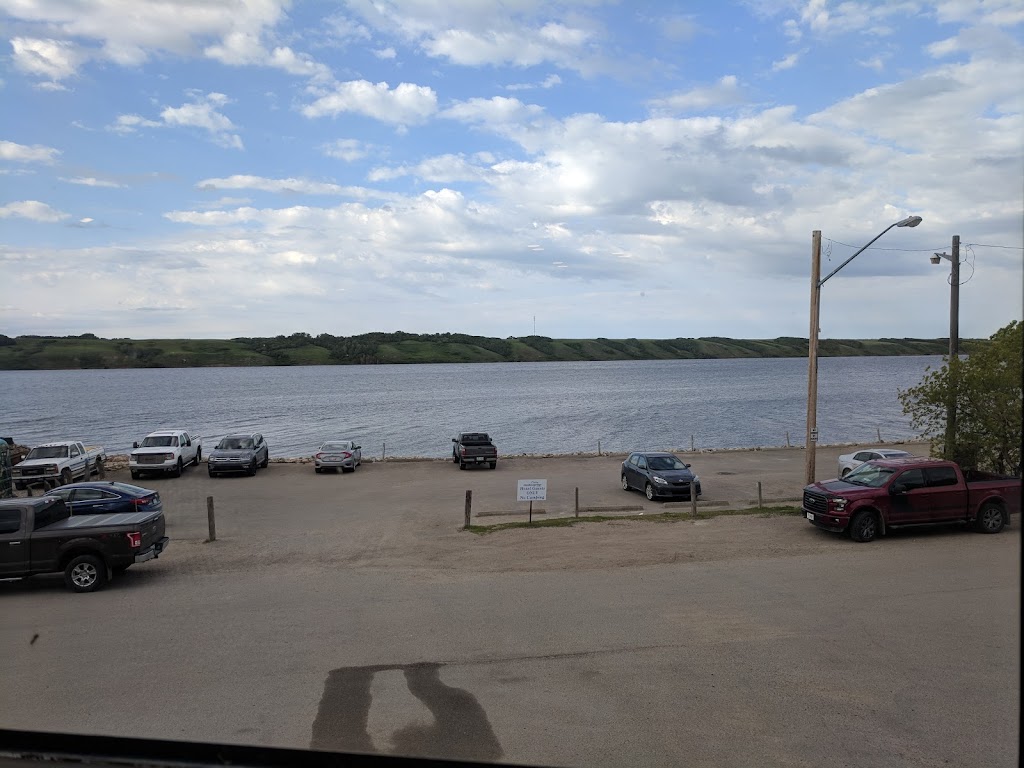 Waters Edge Restaurant and Lounge | 302 MacLachlan Ave, Manitou Beach, SK S0K 4T1, Canada | Phone: (306) 946-2489