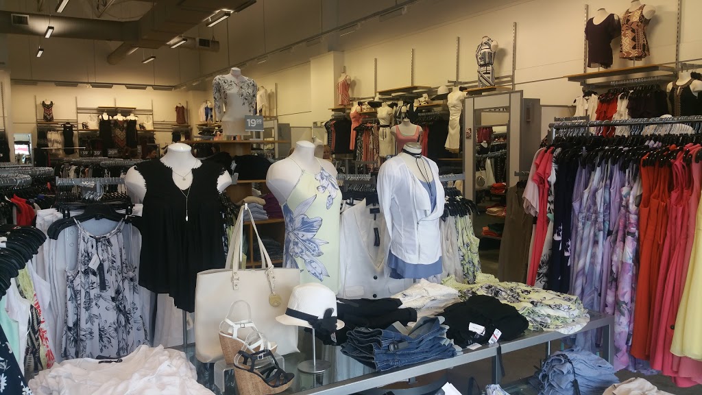 LE CHÂTEAU | South Edmonton Common Outlet, 1939 99 St NW, Edmonton, AB T6N 1M7, Canada | Phone: (780) 409-9355