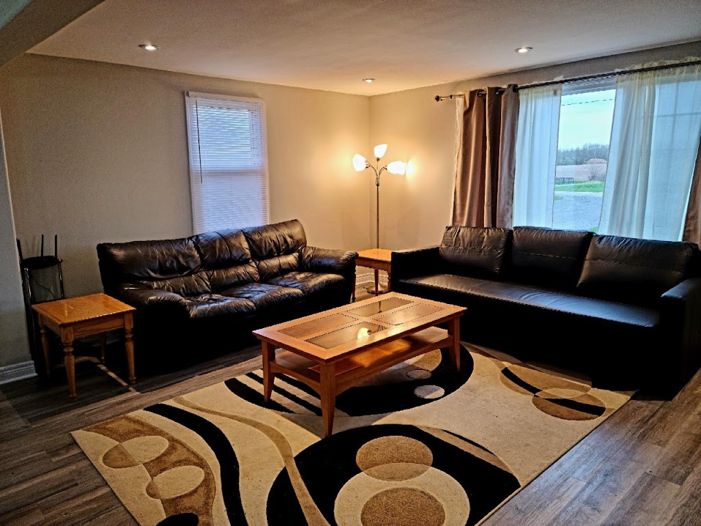 Hay Bay Hideaway | 2495 S Shore Rd, Greater Napanee, ON K7R 3K7, Canada | Phone: (204) 995-7328