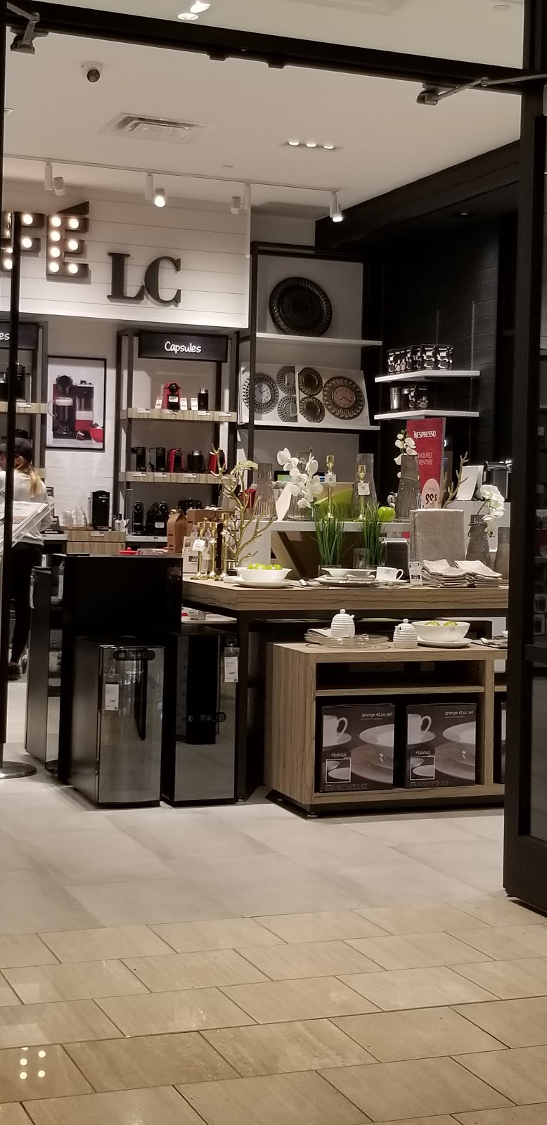 Linen Chest | 2305 Chemin Rockland, Mont-Royal, QC H3P 3E9, Canada | Phone: (514) 341-7810