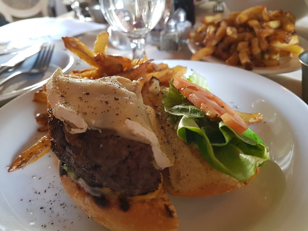 Resto Pub BordEaux | 53A Rue Sainte-Anne, Sainte-Anne-de-Bellevue, QC H9X 1L5, Canada | Phone: (514) 505-1159