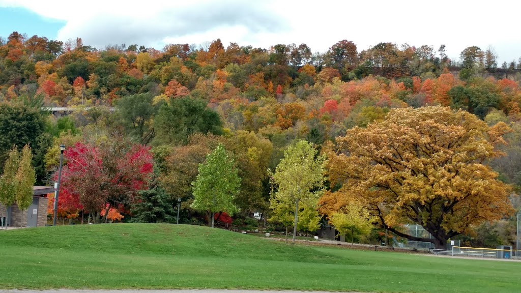 Dundas Driving Park | 71 Cross St, Dundas, ON L9H 2R5, Canada | Phone: (905) 546-2424