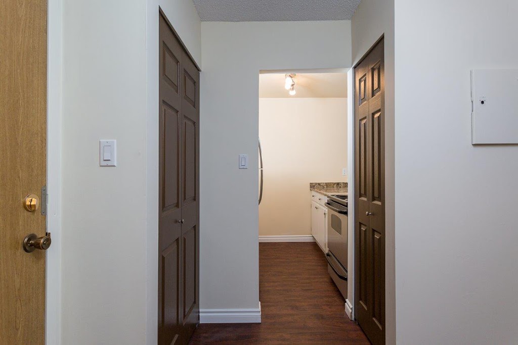 Carrigan place Apartments | 3836 Carrigan Ct, Burnaby, BC V3N 4P7, Canada | Phone: (604) 243-8727
