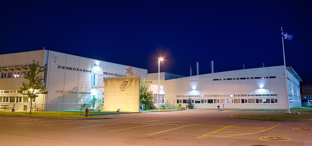 Centre de formation professionnelle des Moulins | 2525 Boulevard des Entreprises, Terrebonne, QC J6W 3L4, Canada | Phone: (450) 492-3551