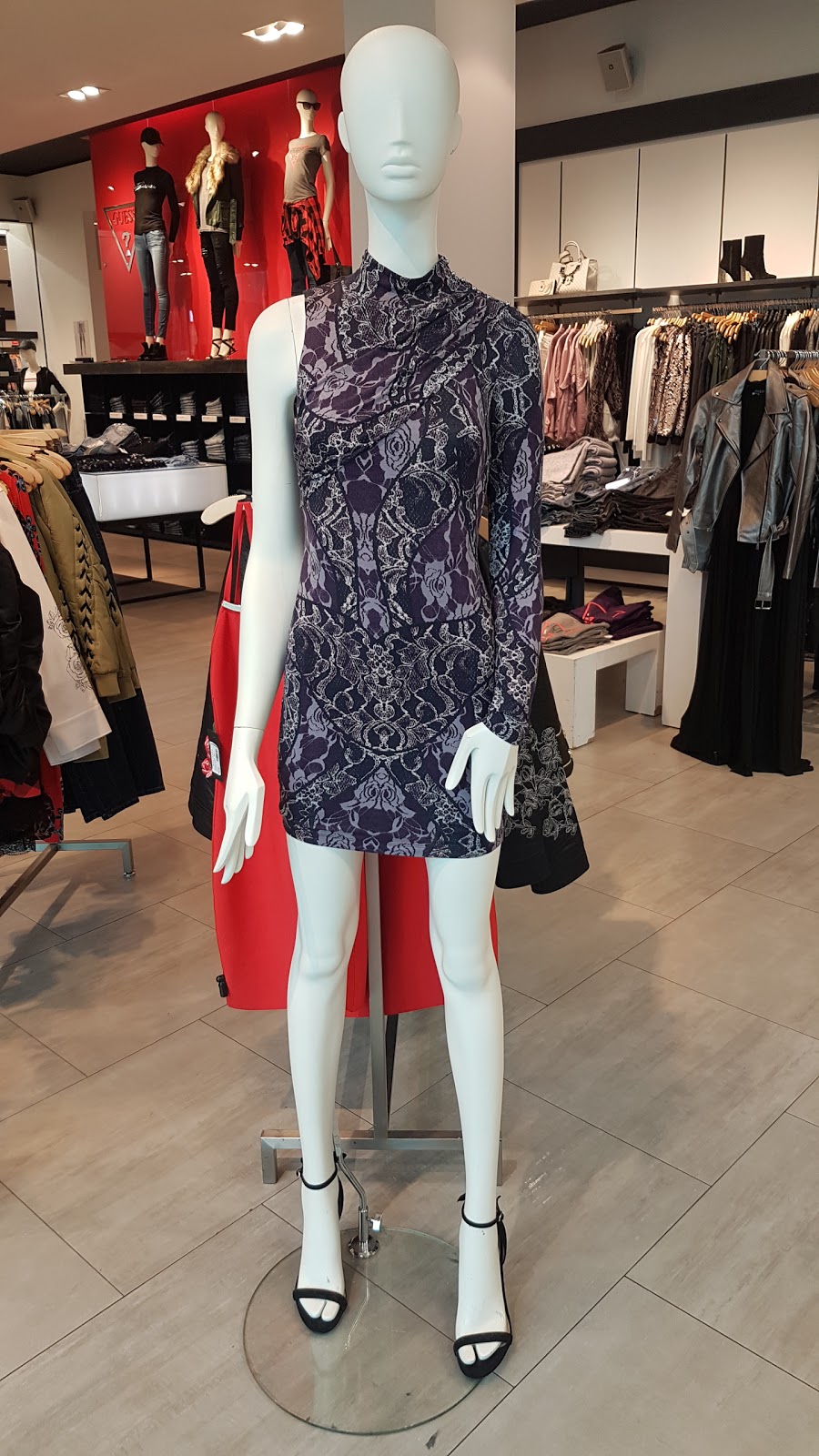 GUESS | 1 Yorkdale Rd Space 28C, North York, ON M6A 3A1, Canada | Phone: (416) 916-4120