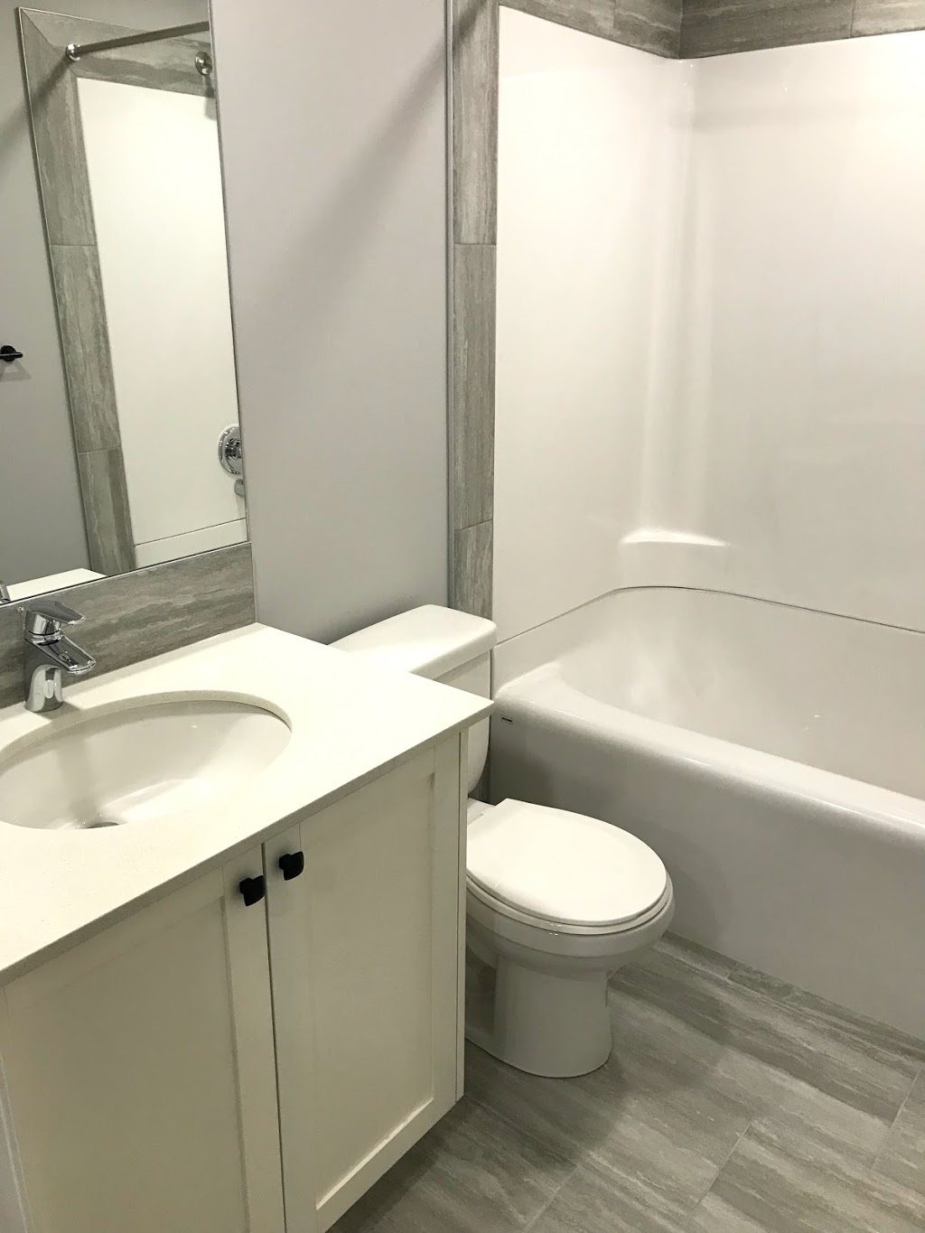 Maple Leaf Flooring & Kitchen Cabinets | 4605 12 St NE, Calgary, AB T2E 4R3, Canada | Phone: (403) 230-2293