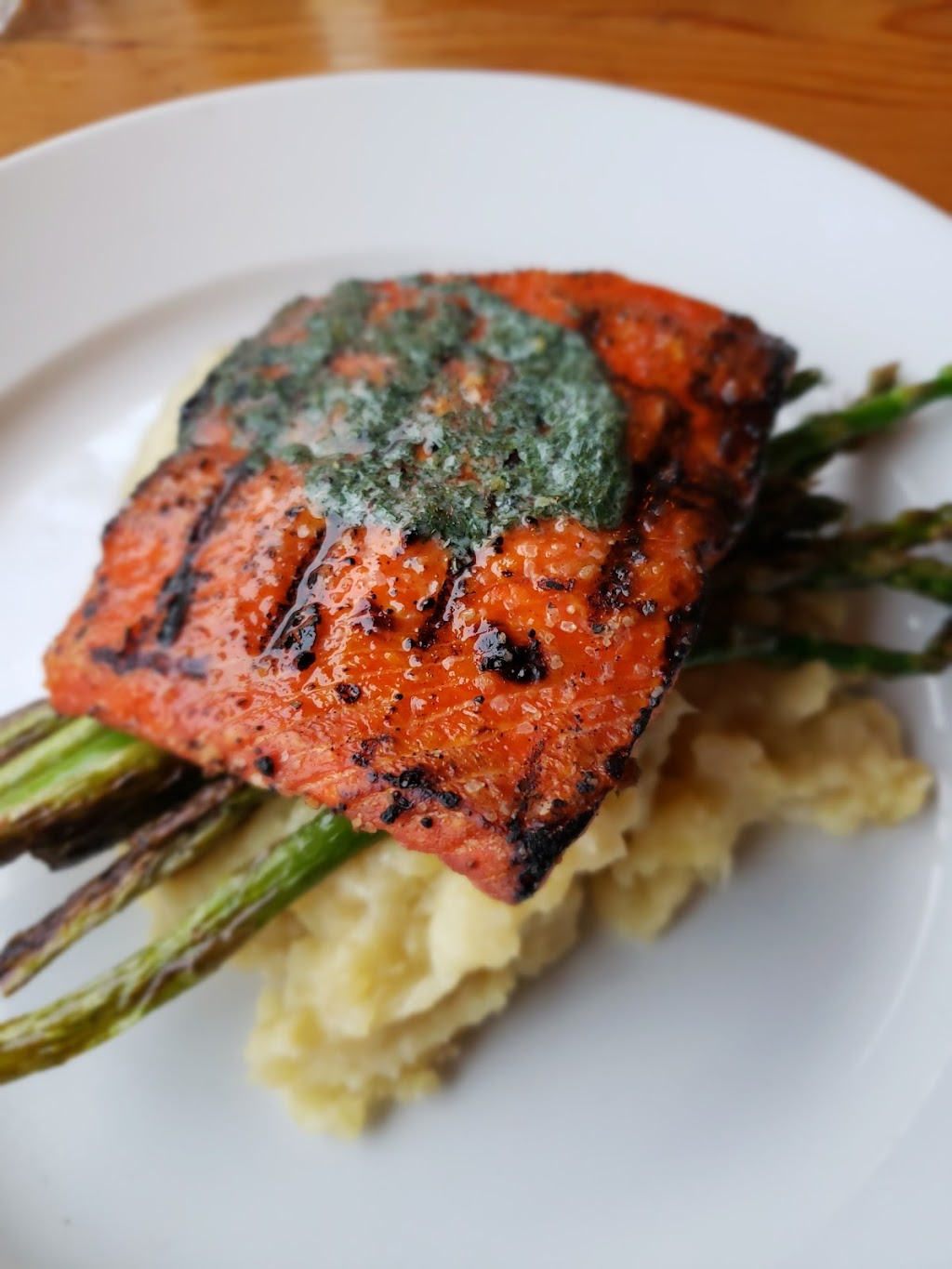 The Madrona Bar & Grill | 310 Main St, Eastsound, WA 98245, USA | Phone: (360) 376-7171