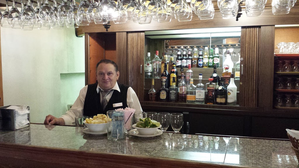 The Grand Chalet | 324 Steeles Ave E, Milton, ON L9T 1Y4, Canada | Phone: (905) 878-7934