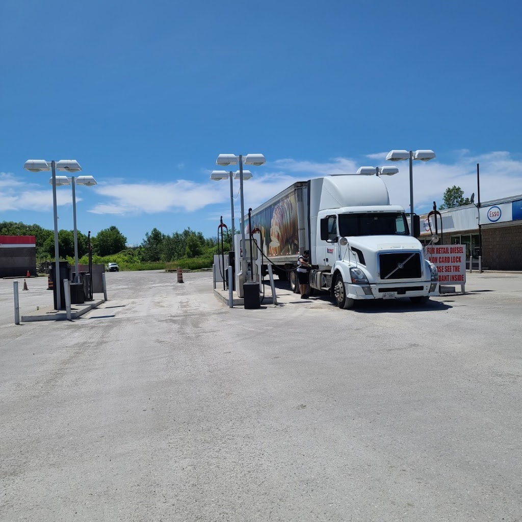 Waubaushene Truck Stop | 21 Quarry Rd, Waubaushene, ON L0K 2C0, Canada | Phone: (705) 538-2900