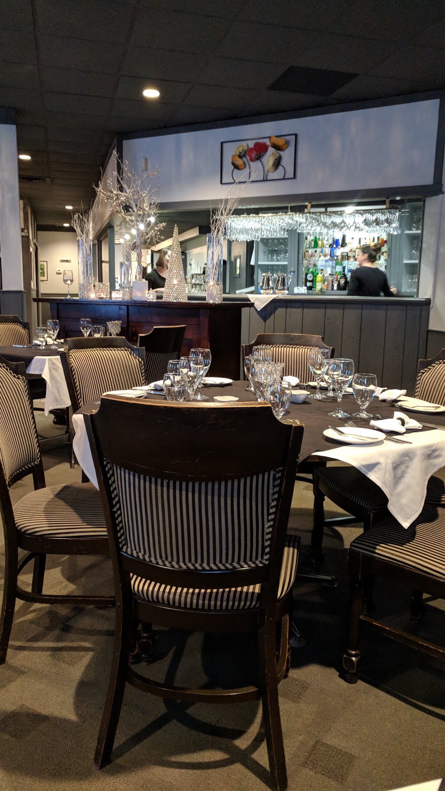 Olives Casual Cuisine | 1591 London Line, Sarnia, ON N7T 7H2, Canada | Phone: (519) 541-1333