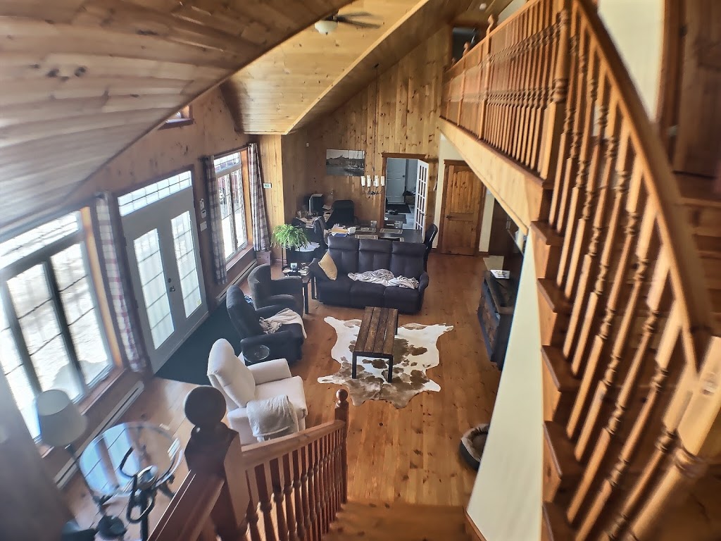 chalet convivial du lac quenouille | 305 Chemin des Pélicans, Lac-Supérieur, QC J0T 1J0, Canada | Phone: (514) 269-6993