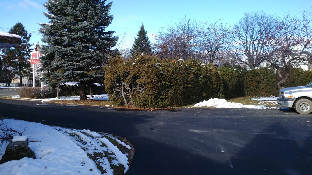 Motel Le Verseau | 7720 QC-132, Sorel-Tracy, QC J3R 1T3, Canada | Phone: (450) 743-3341