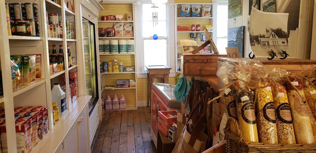 Riverbank General Store and Cafe | 8 Medway River Rd, Mill Village, NS B0J 2H0, Canada | Phone: (902) 677-2013