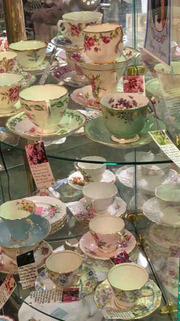 Chrisys China & Silver | 242 Sandringham Ave, New Westminster, BC V3L 1Z3, Canada | Phone: (604) 521-3000