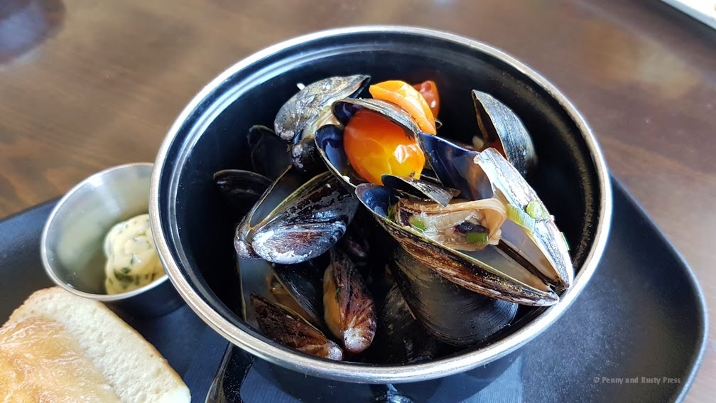 Catch Kitchen + Bar | 200-3866 Bayview St, Richmond, BC V7E 4R7, Canada | Phone: (604) 284-1222