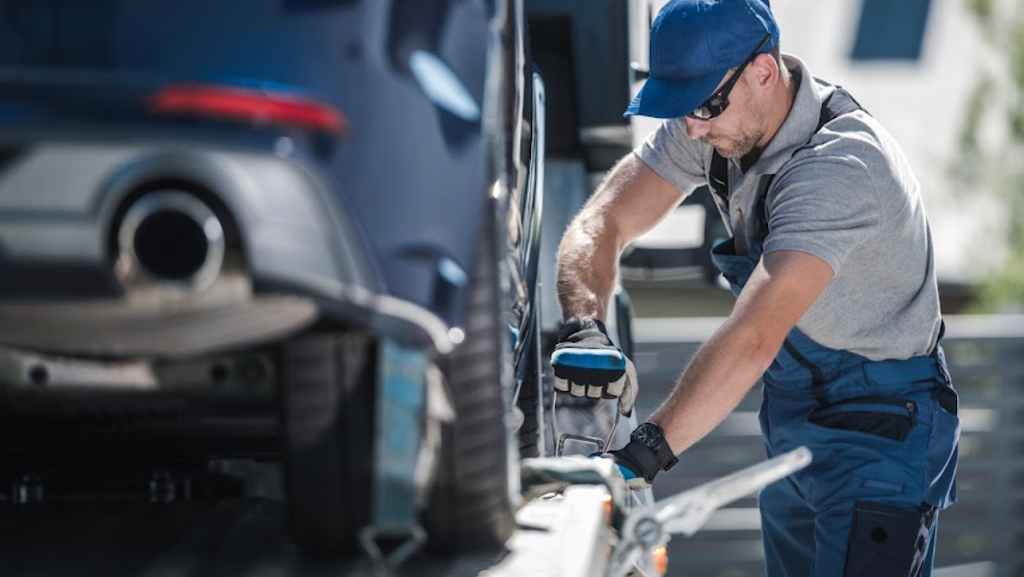 EMERGENCY Towing Service LAVAL | CP 70045 BP Laval-Ouest Laval-Ouest, Laval, QC H7R 5Z2, Canada | Phone: (450) 697-0316
