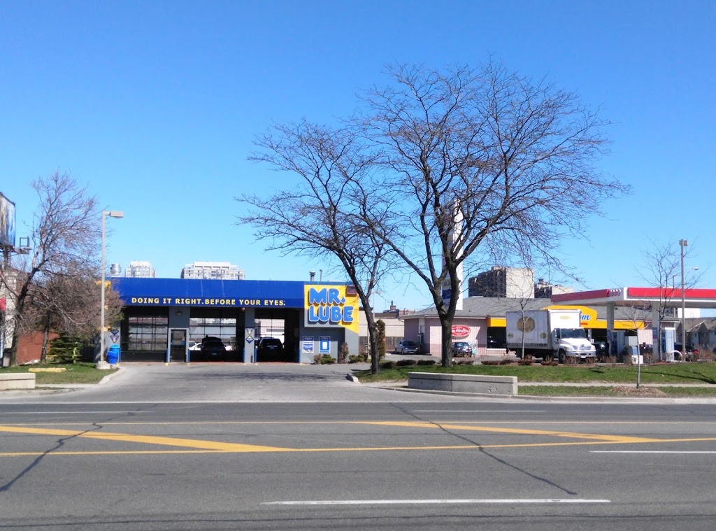 Mr. Lube | 2370 Lawrence Ave E, Scarborough, ON M1P 2R5, Canada | Phone: (416) 759-3485