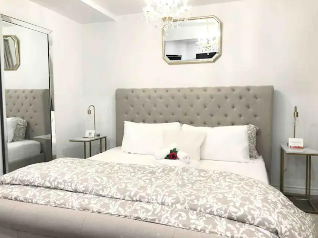 Port Franks Getaway - Golden Spa Suite | 7706 Clayton St #7702, Port Franks, ON N0M 2L0, Canada | Phone: (519) 312-8905