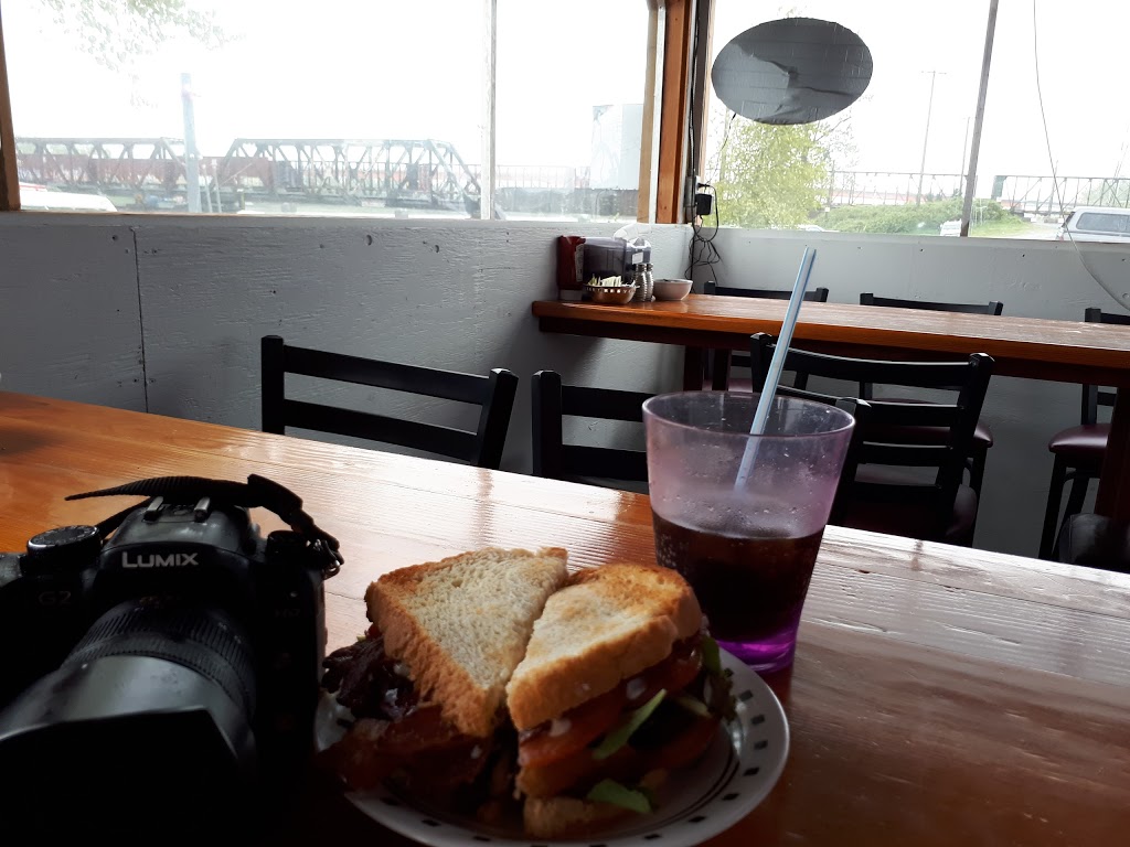 Mission Lighthouse Cafe Ltd. | 33344 Harbour Ave, Mission, BC V2V 2W4, Canada | Phone: (604) 287-2260