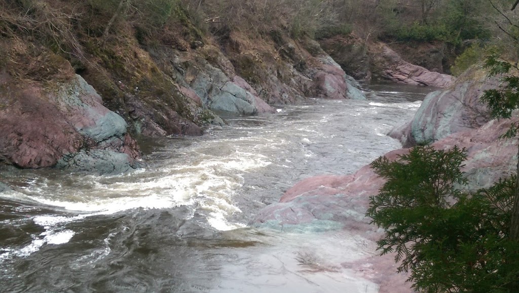 Parc des Chutes-Rouillard | 1170 Route Bégin, Saint-Anselme, QC G0R 2N0, Canada | Phone: (418) 885-9360