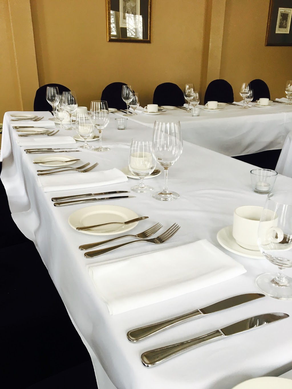 The Westover Inn | 300 Thomas St, St. Marys, ON N4X 1B1, Canada | Phone: (519) 284-2977