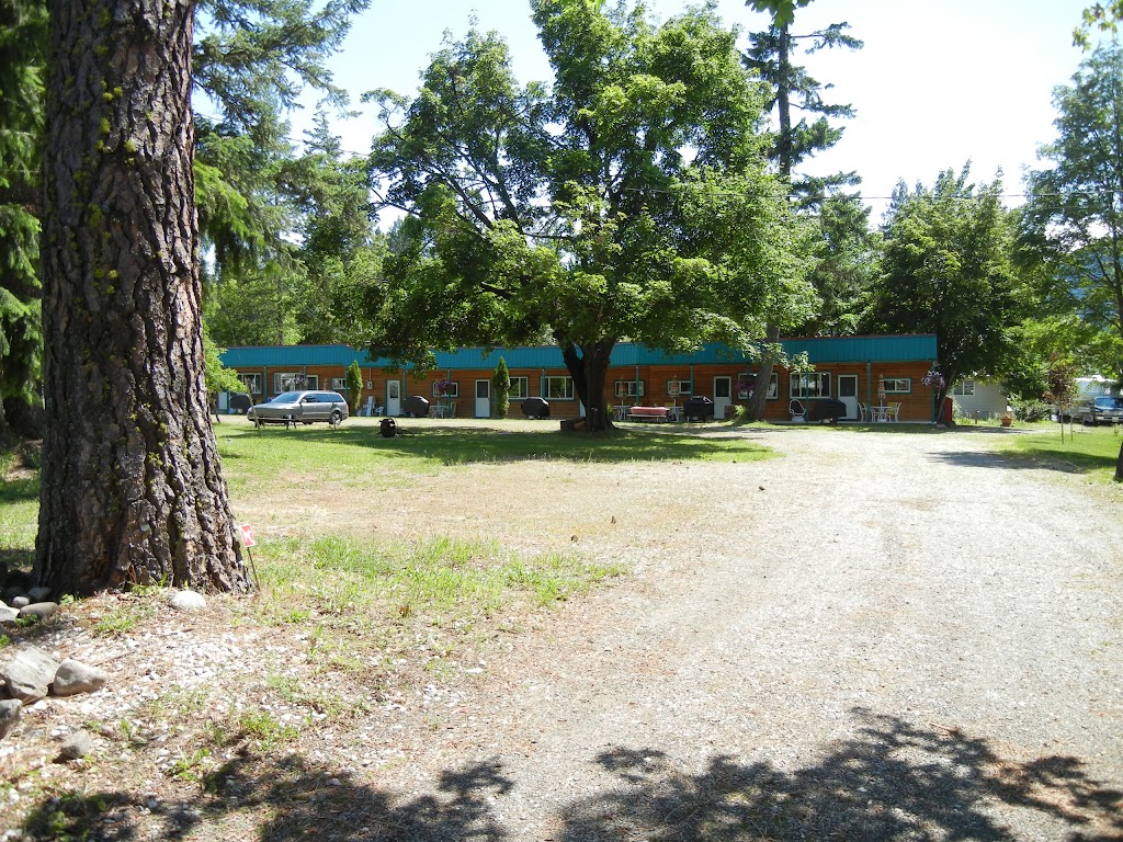 Blue Mountain Lodge | 81 Kingsley Rd, Christina Lake, BC V0H 1E2, Canada | Phone: (250) 448-6238