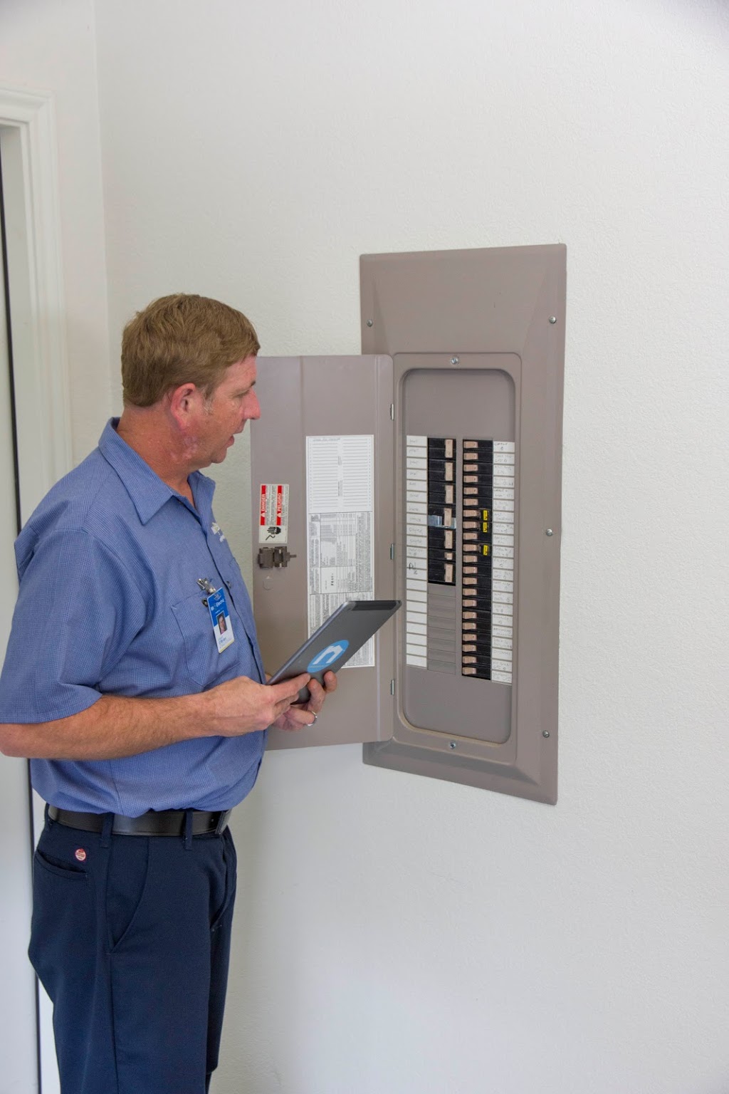 Mr. Electric of Edmonton Southwest | 1018 177A St SW, Edmonton, AB T6W 2A1, Canada | Phone: (587) 404-1001