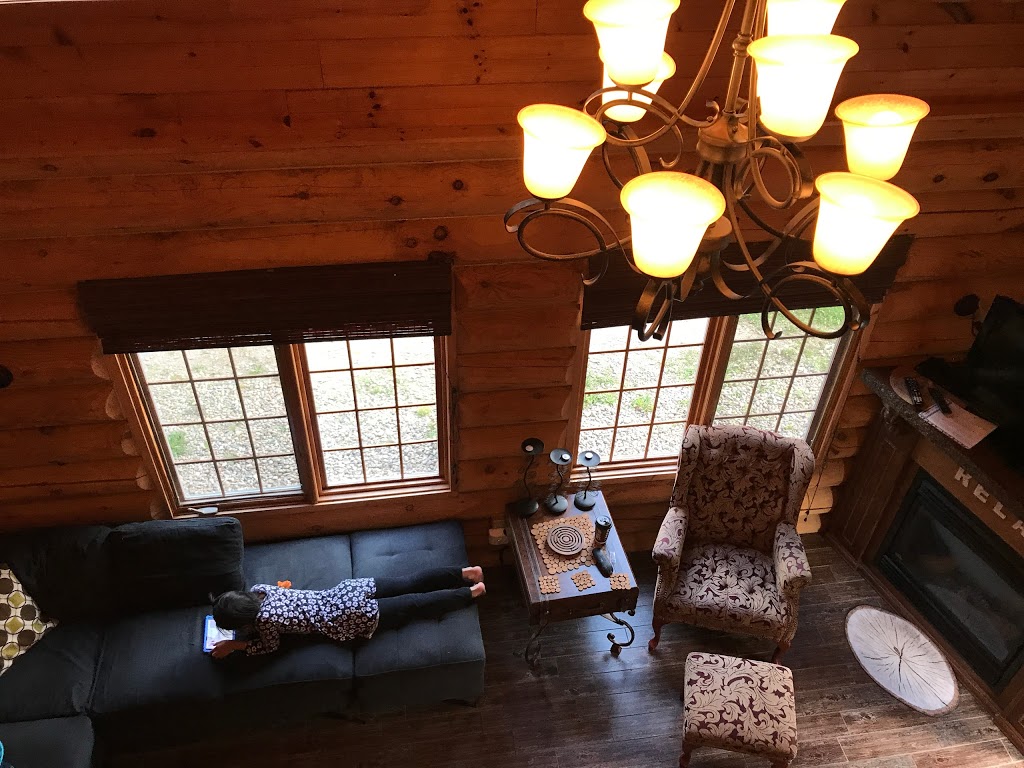 Chalet Le bois rond des Ruisseaux | 171 Chemin du Curé, Saint-Tite-des-Caps, QC G0A 1L0, Canada | Phone: (418) 823-1184