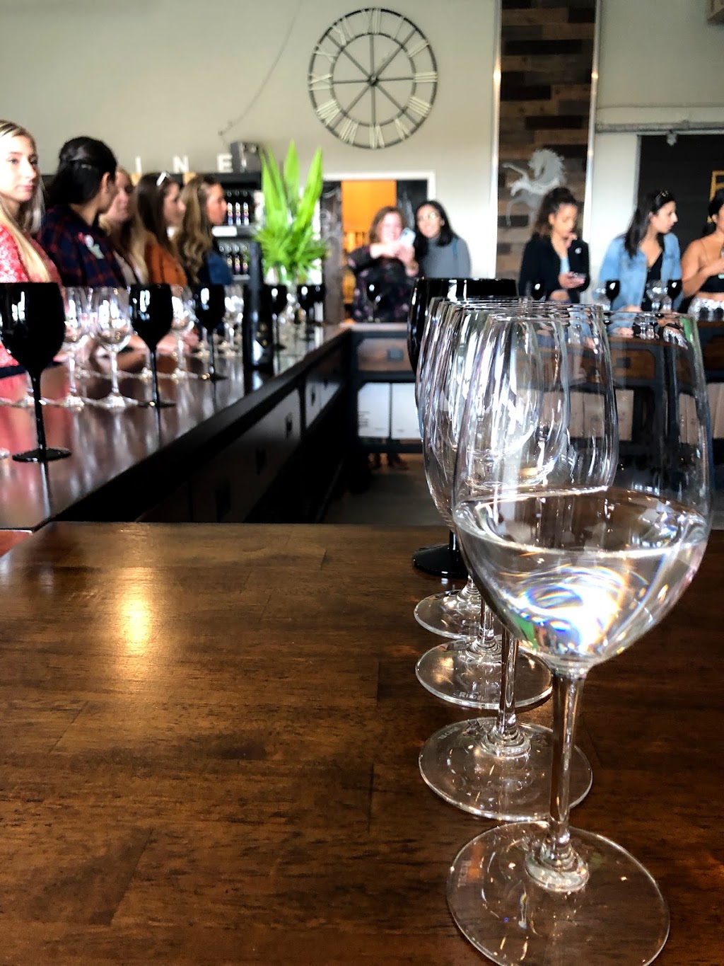 Niagara Wine Tours International | 1534 Niagara Stone Rd, Niagara-on-the-Lake, ON L0S 1J0, Canada | Phone: (905) 988-0405
