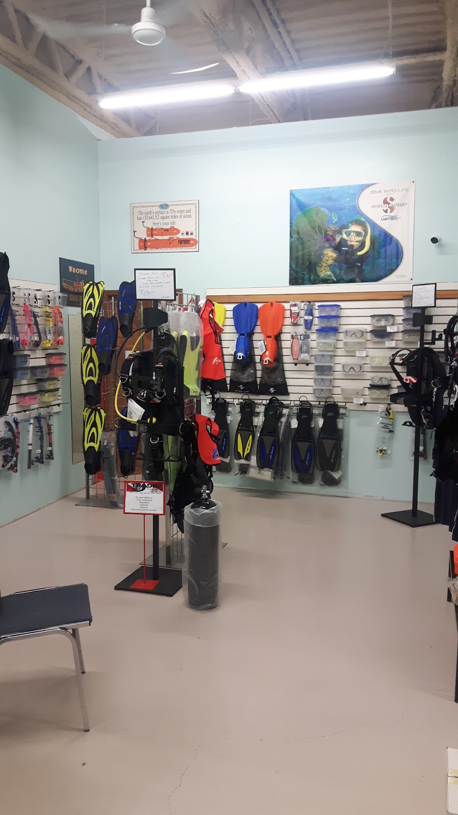 Deans Sport and Dive | 1595 Victoria St N, Kitchener, ON N2B 3E6, Canada | Phone: (519) 742-1230