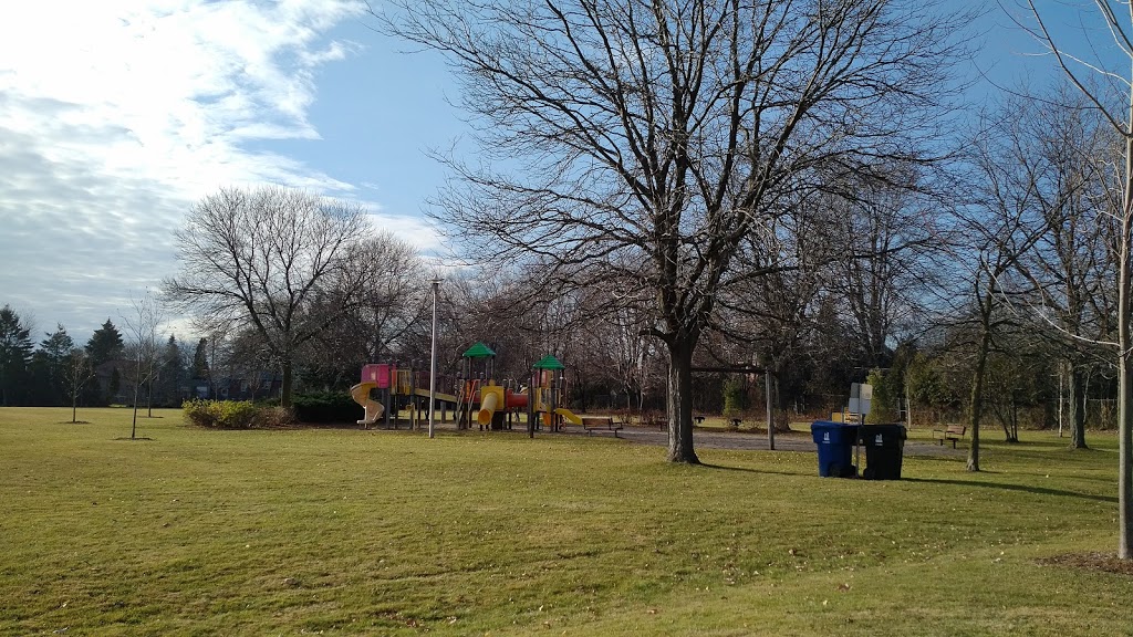 Charlton Park | 166 Charlton Blvd, North York, ON M2R 2J1, Canada | Phone: (416) 338-4386