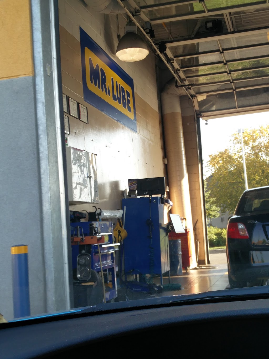 Mr. Lube | 3767 Strandherd Dr, Nepean, ON K2J 4B1, Canada | Phone: (613) 825-8777